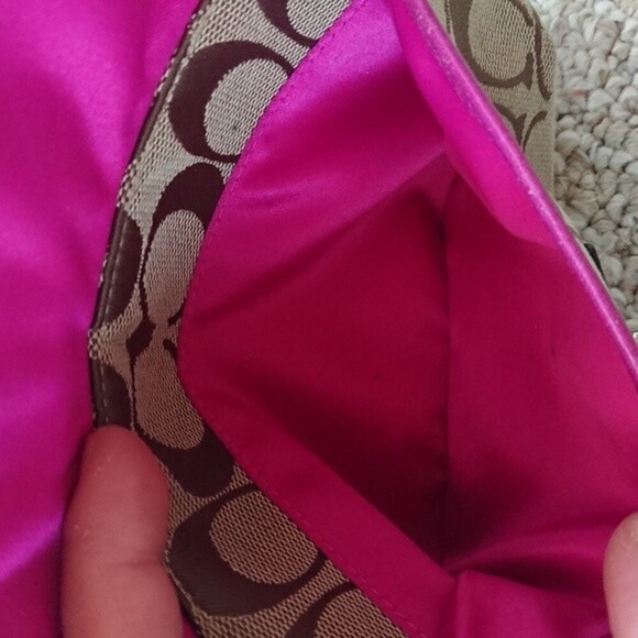 Coach pink wristlet wallet big C logo Signature Collection - Picture 5 of 9